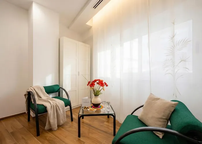 Bengasi Loft Aparthotel Bari