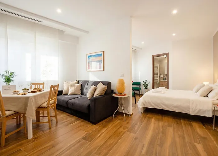 Bengasi Loft Aparthotel Bari